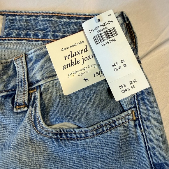 Abercrombie Kids Girls Floral embroidered relaxed fit jeans - Picture 4 of 10